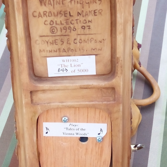 Vintage Lion Carousel Music Boxes - Picture 10 of 16